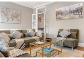 Chic & Radiant Retreat in Harringay Ladder